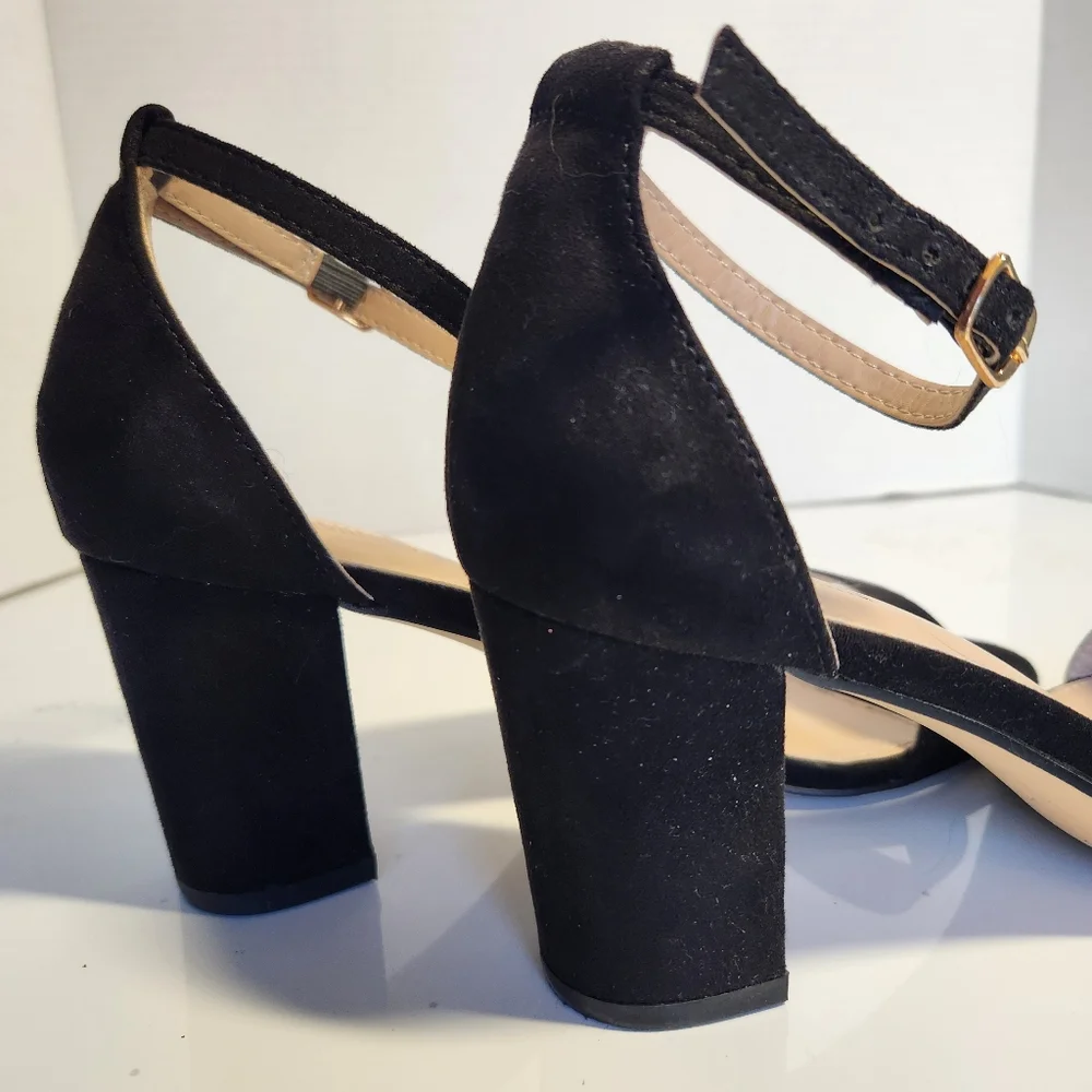 Cushionaire 'Kimmie' Black Microsuede Block Heels Womens 8